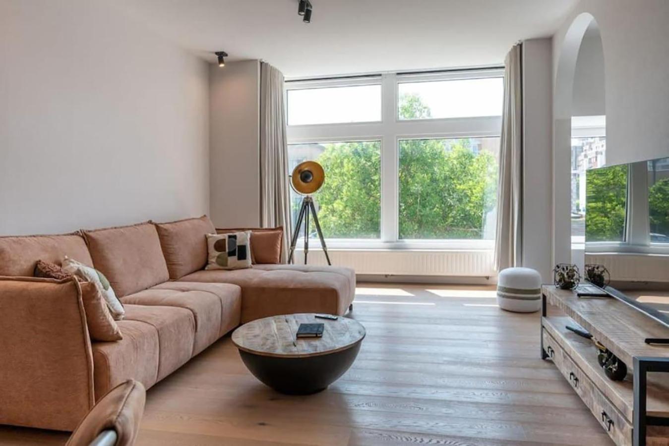 Renovated Art Deco Apartment With Vintage Elements Ostende Kültér fotó